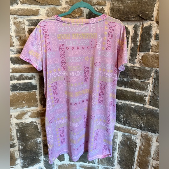 Choose 3 for $9 Sleep shirt pink graphic size medium - Picture 5 of 6